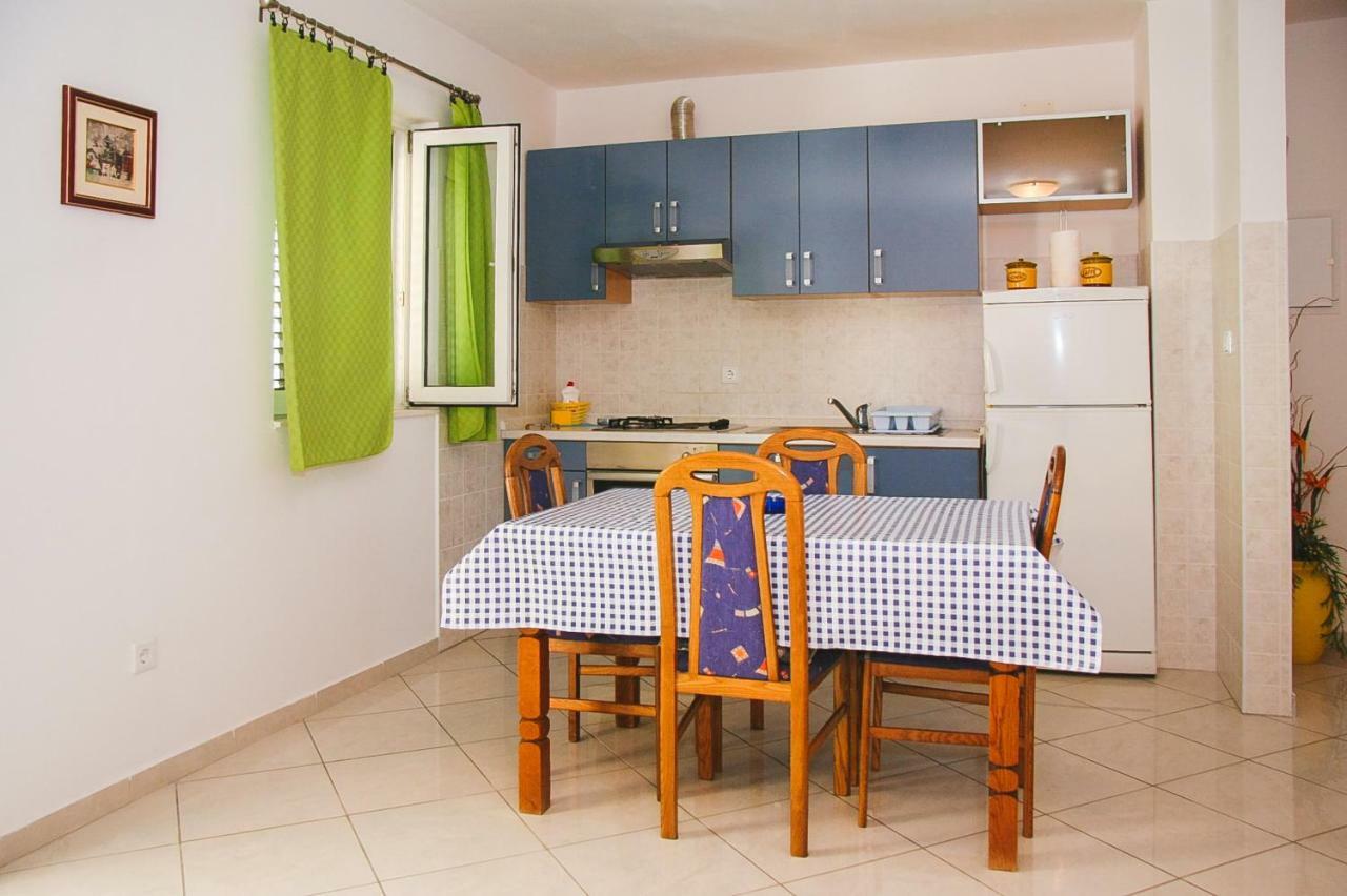 Apartments Dada Omis Phòng bức ảnh